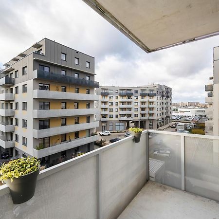 One Bedroom Apartment Nadodrze With Free Garage Wroclaw By Noclegi Renters Exteriér fotografie