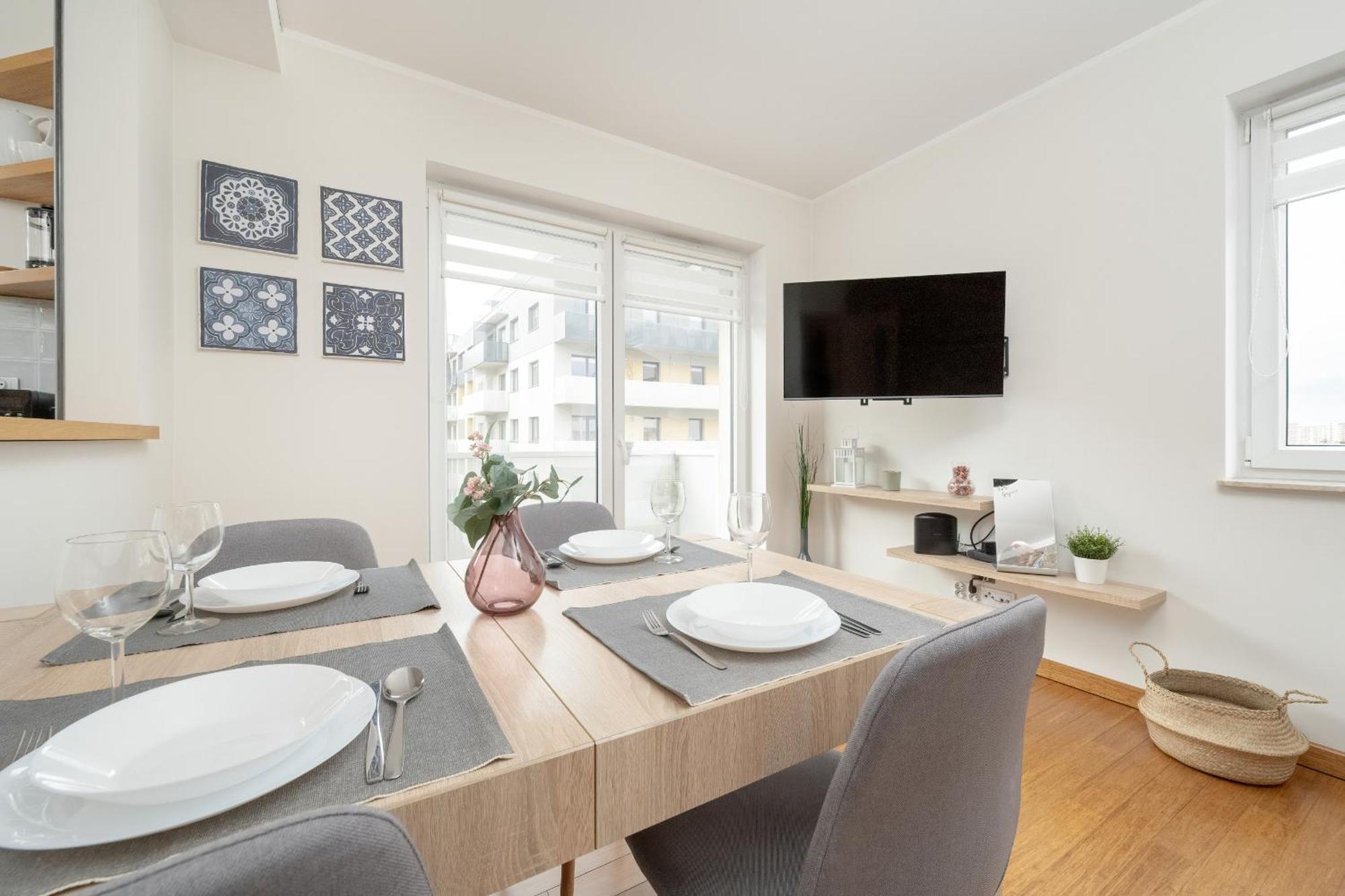 One Bedroom Apartment Nadodrze With Free Garage Wroclaw By Noclegi Renters Exteriér fotografie