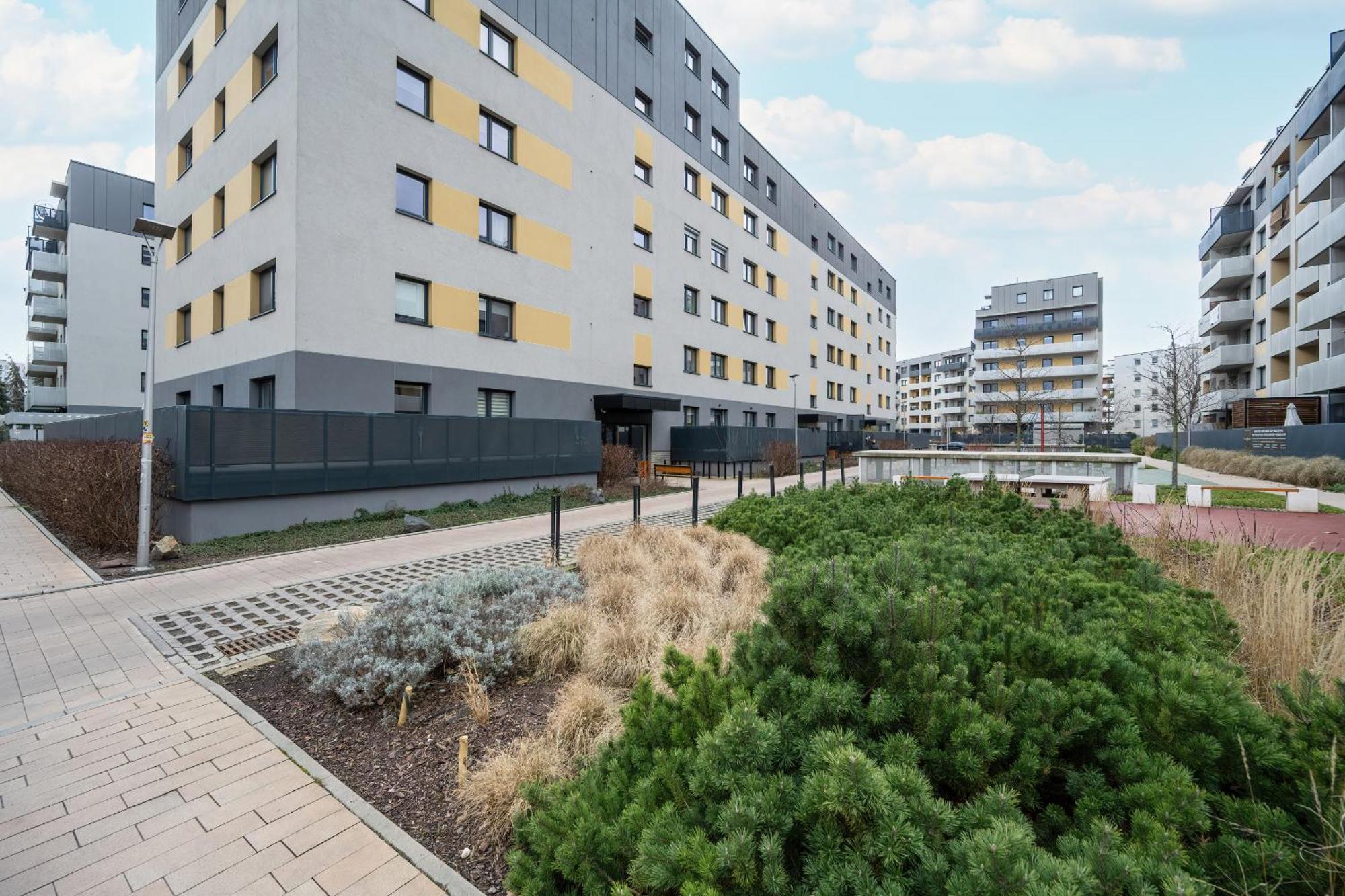 One Bedroom Apartment Nadodrze With Free Garage Wroclaw By Noclegi Renters Exteriér fotografie