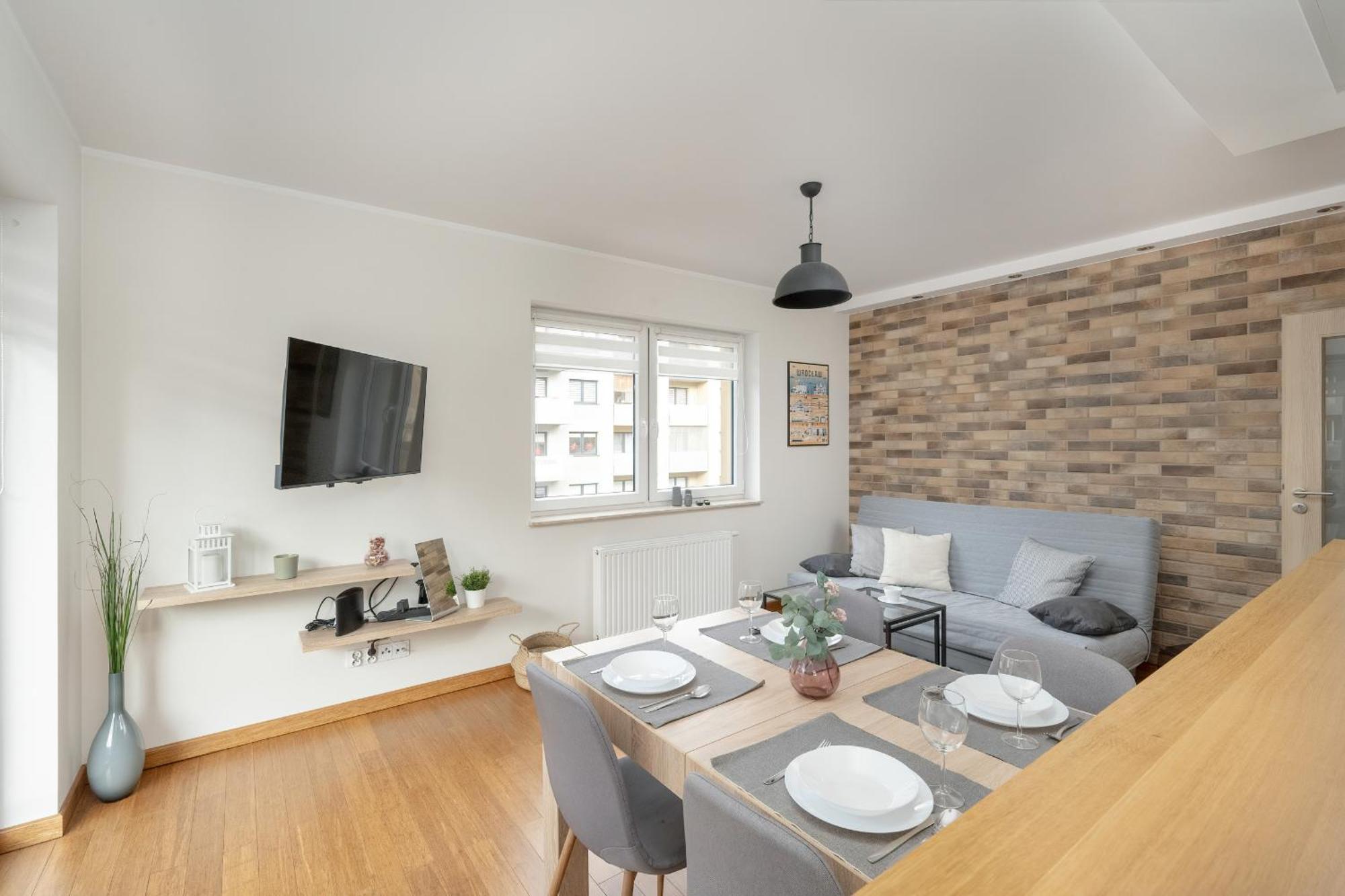 One Bedroom Apartment Nadodrze With Free Garage Wroclaw By Noclegi Renters Exteriér fotografie