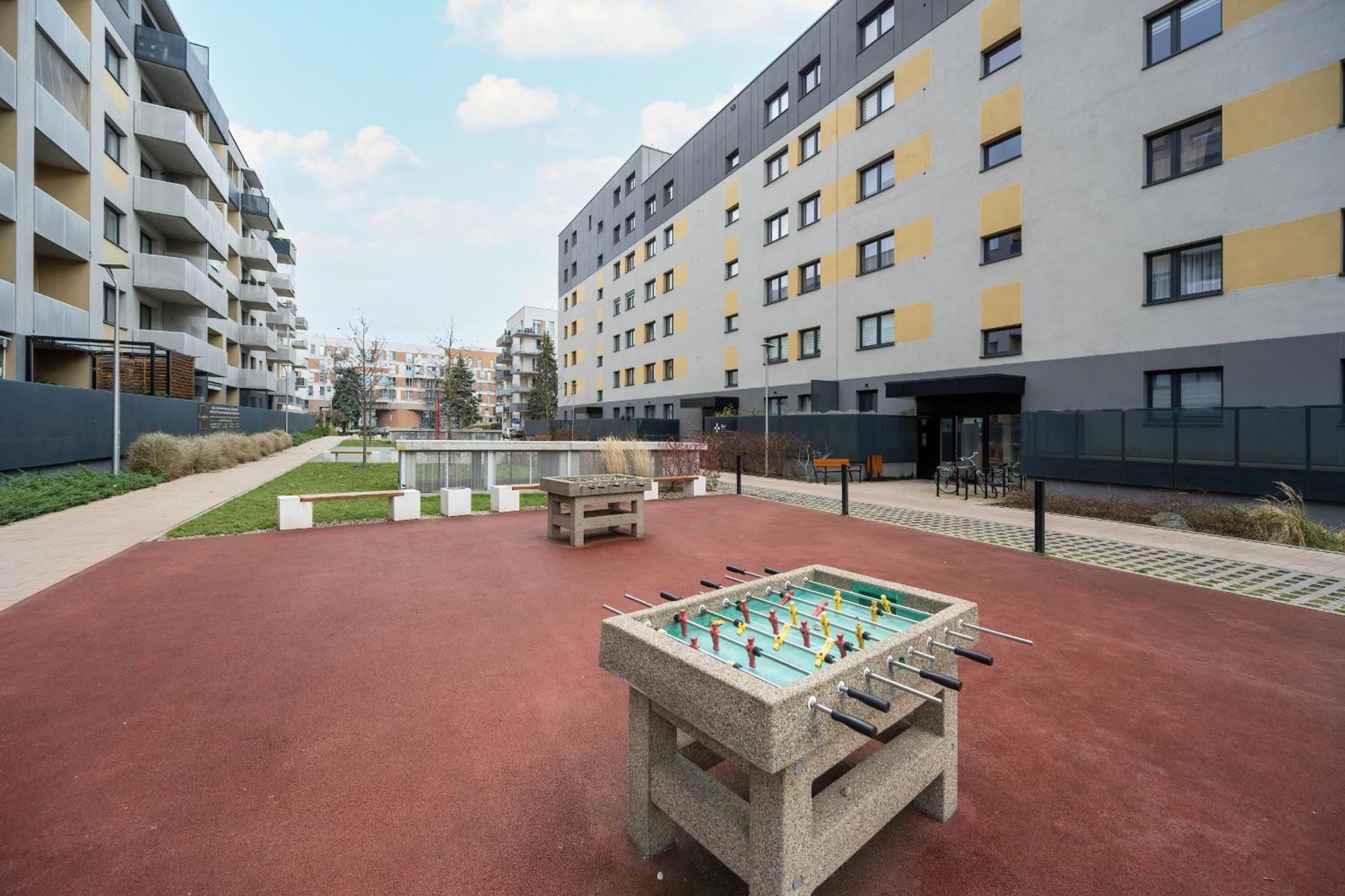 One Bedroom Apartment Nadodrze With Free Garage Wroclaw By Noclegi Renters Exteriér fotografie